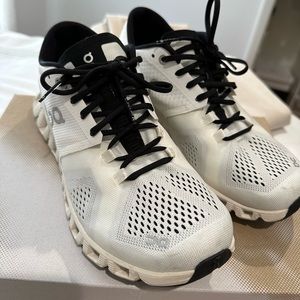 Cloud X white and black running shoes